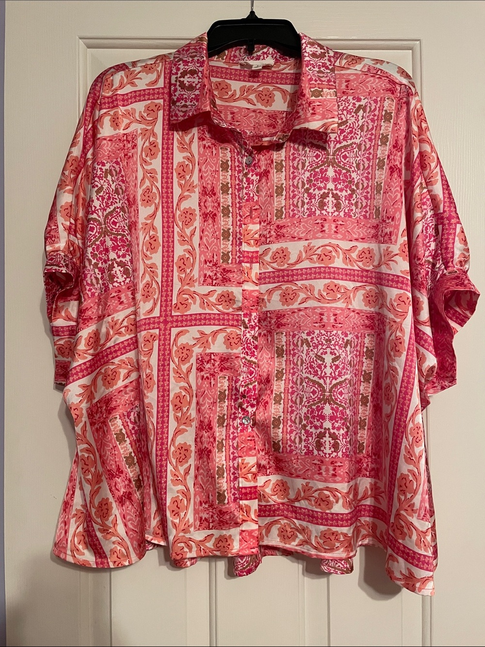 eesome Pink and White Patterned Short Sleeve Blouse